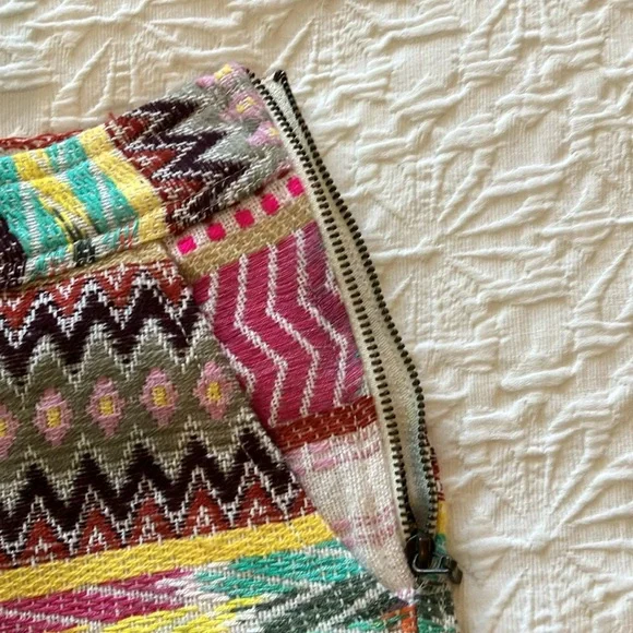 Super cute Aztec “patchwork” “weaved” pattern short w/side zip. - Picture 11 of 11